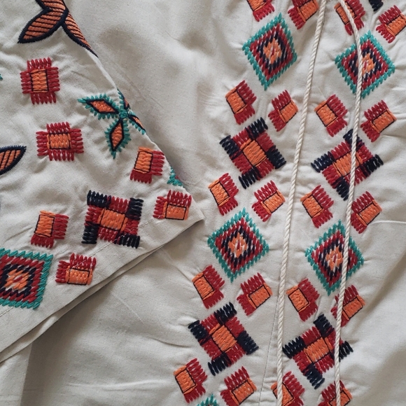 Ivory embroidered blouse - Picture 2 of 3